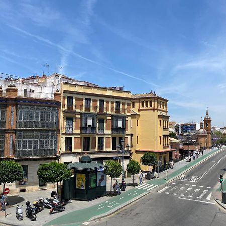 Quattro Puente De Triana Sevilha Exterior foto