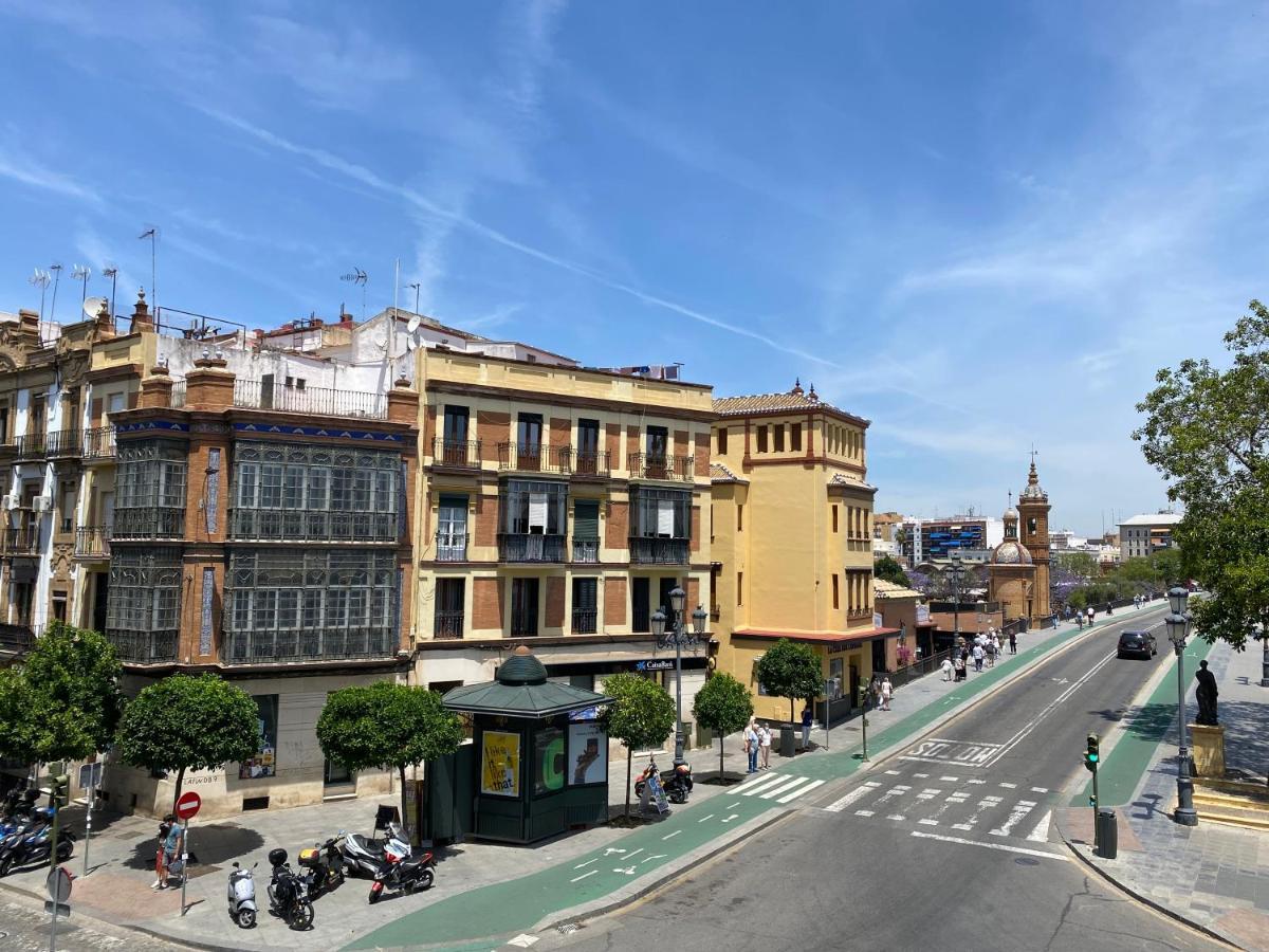 Quattro Puente De Triana Sevilha Exterior foto